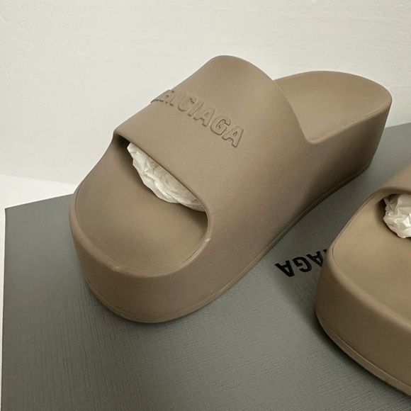 Balenciaga chunky slides- taupe - Picture 4 of 10